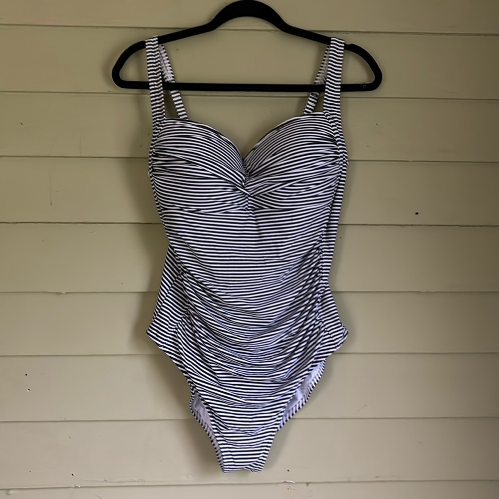 Bond-eye Australia Swimsuit
